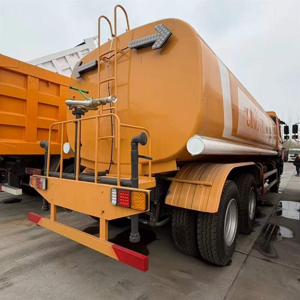 Dubbel--assige watertanker